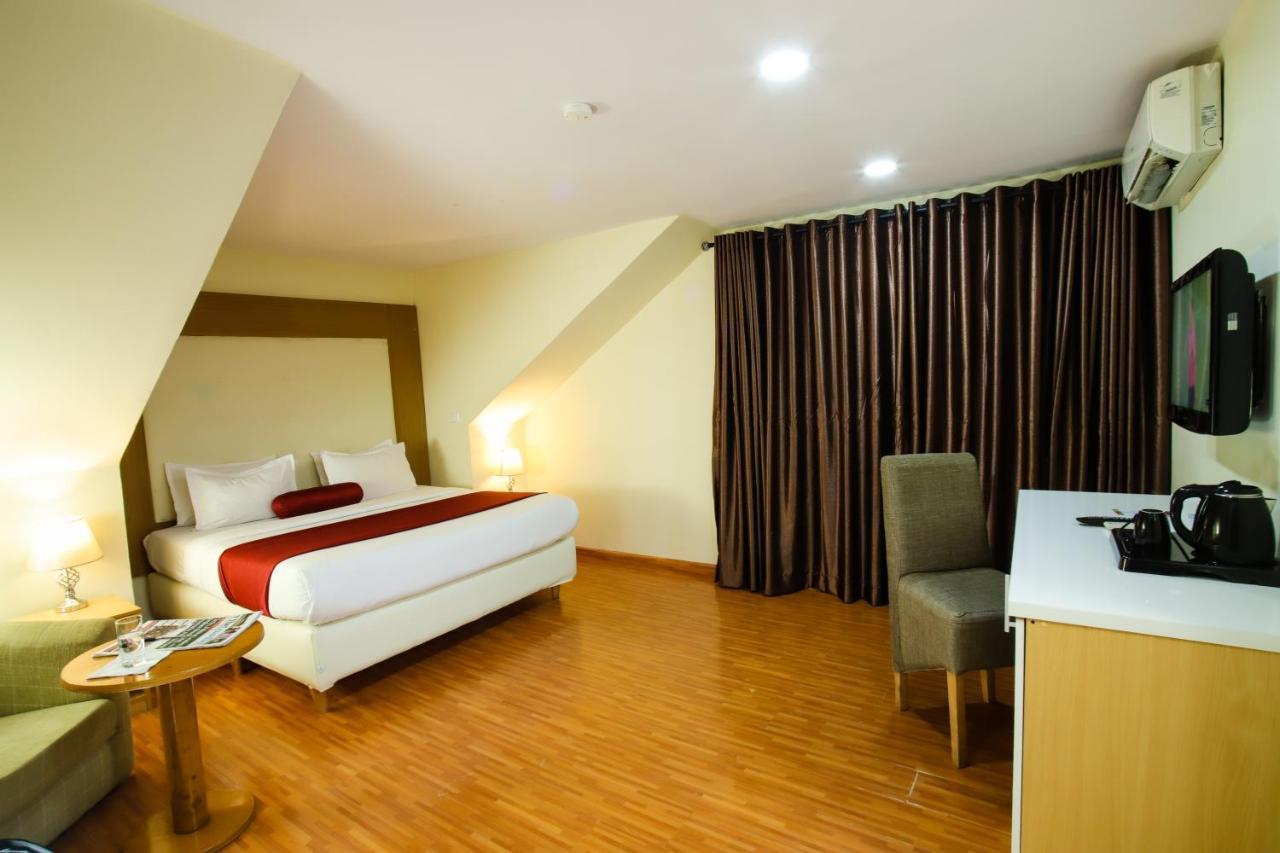 Chateux De Atlantique Hotel Aliayabiagba Exterior photo